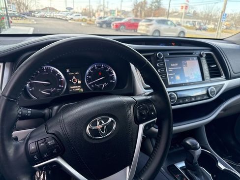 Used 2018 Toyota Highlander XLE image 21