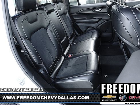 Used 2024 Jeep Grand Cherokee Altitude RWD image 12