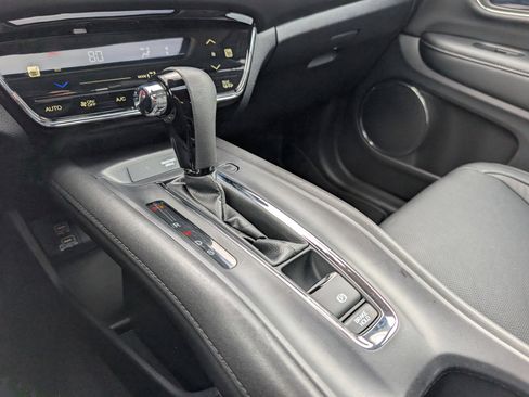 Used 2020 Honda HR-V Touring image 22