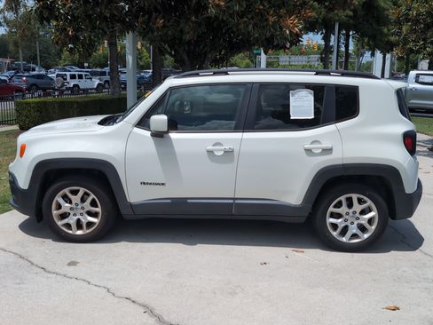Used 2018 Jeep Renegade Latitude FWD image 7