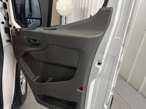 Used 2020 Ford Transit 350 XLT image 30