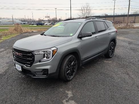 Used 2023 GMC Terrain SLE w/ Driver Convenience Package image 1