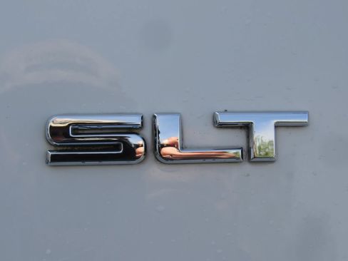 Used 2017 GMC Acadia SLT AWD/4WD image 9