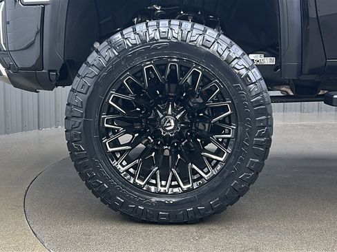 Used 2025 GMC Sierra 3500 Denali image 9