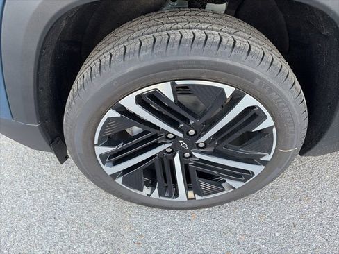 New 2026 Chevrolet Equinox RS w/ LPO, Floor Liner Package image 10