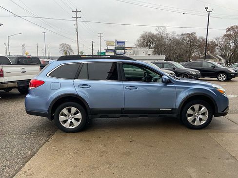 Used 2011 Subaru Outback 2.5i Limited w/ PWR Moonroof Pkg image 4