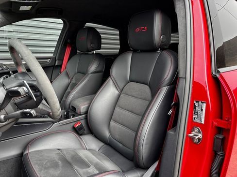 Certified 2025 Porsche Macan GTS image 5