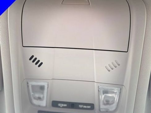 Used 2023 GMC Terrain SLE w/ Driver Convenience Package FWD image 22