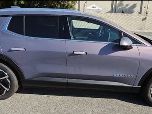 Used 2026 Chevrolet Equinox EV LT AWD/4WD image 2