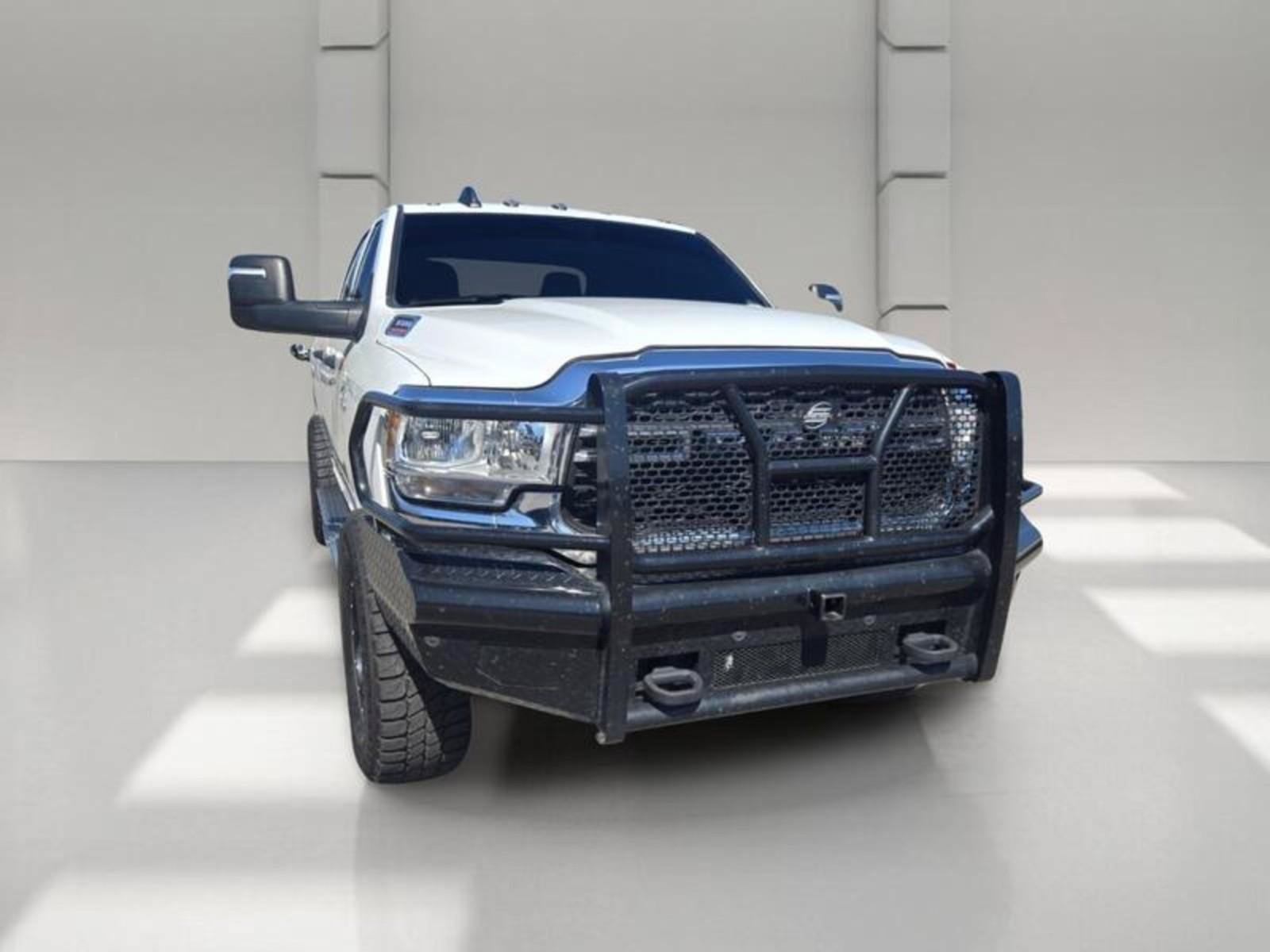 Used 2024 RAM 3500 Tradesman w/ Chrome Appearance Group AWD/4WD image 3