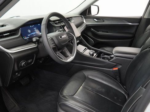 Used 2023 Jeep Grand Cherokee Limited w/ Black Appearance Package image 17