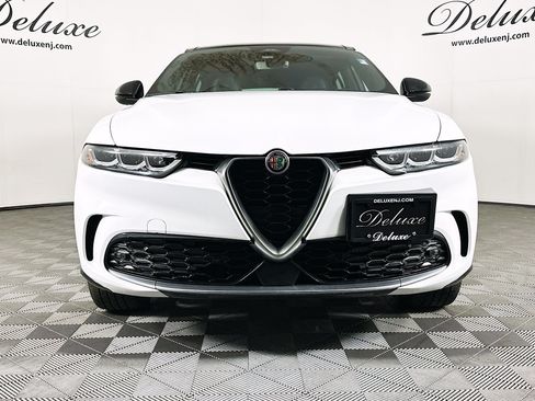 Used 2024 Alfa Romeo Tonale Ti AWD/4WD image 2