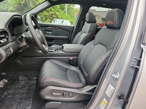 New 2025 Honda Pilot TrailSport image 9