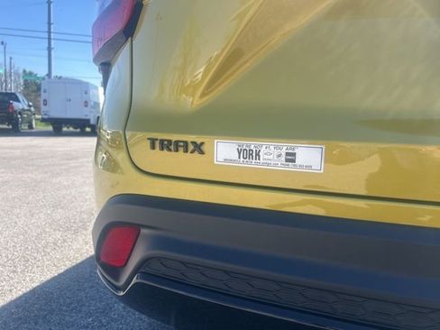 Used 2024 Chevrolet Trax RS w/ Sunroof Package image 9
