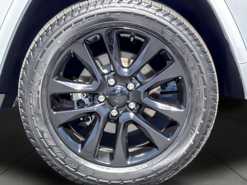 Used 2020 Jeep Grand Cherokee Altitude RWD image 26