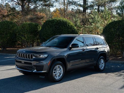 Used 2025 Jeep Grand Cherokee L Laredo RWD image 3