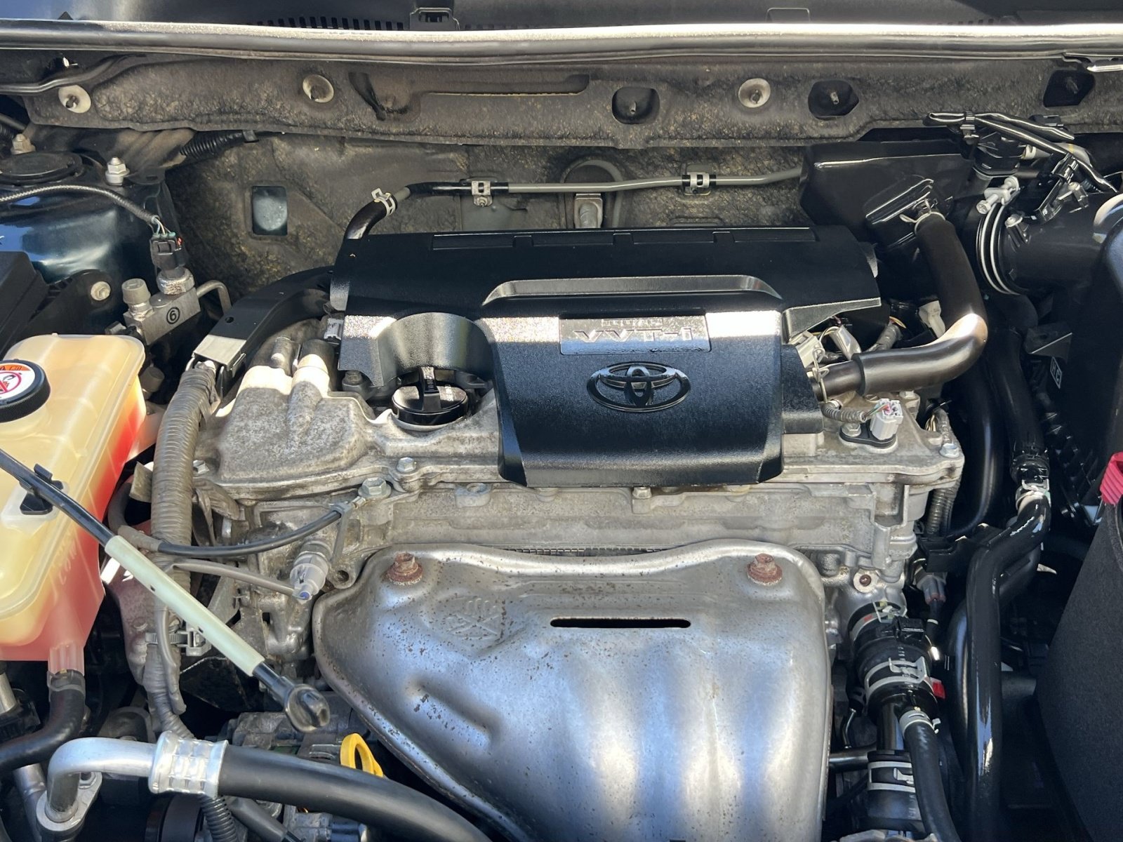 Used 2018 Toyota RAV4 LE w/ All Weather Liner Package AWD/4WD image 29