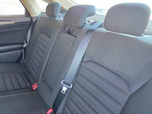 Used 2018 Ford Fusion SE image 10