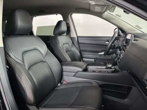 Certified 2025 Nissan Pathfinder SL FWD image 25