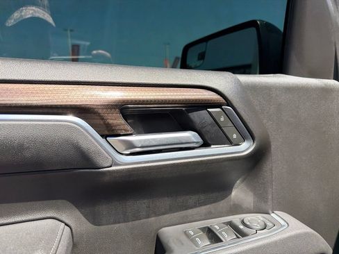Used 2025 Chevrolet Silverado 1500 LT Trail Boss w/ Convenience Package II AWD/4WD image 12
