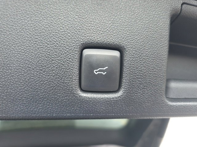 Certified 2022 Ford Escape SE w/ SE Sport Appearance Package FWD image 12