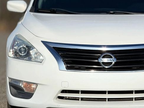 Used 2014 Nissan Altima 2.5 S w/ Display Audio Package image 11