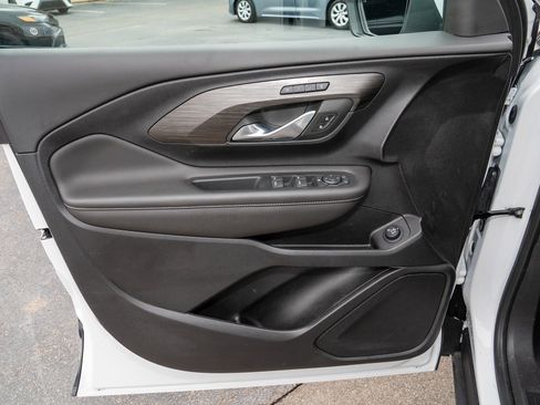 Used 2023 GMC Terrain SLT image 12