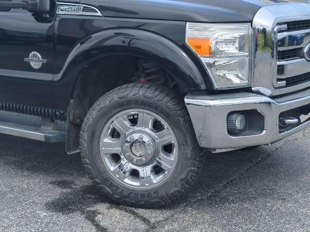 Used 2016 Ford F250 Lariat w/ Lariat Chrome Package AWD/4WD image 2