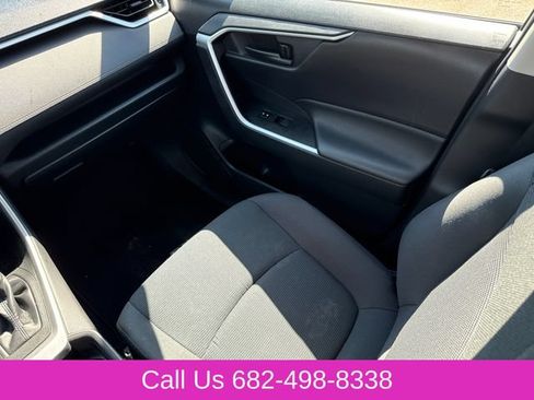 Used 2019 Toyota RAV4 LE FWD image 14