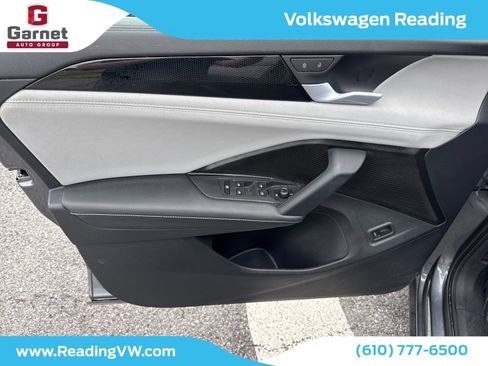 Used 2025 Volkswagen Tiguan SE AWD/4WD image 11