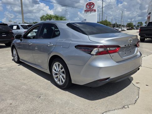 Used 2022 Toyota Camry LE FWD image 4