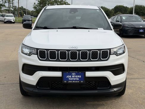 Used 2023 Jeep Compass Sport AWD/4WD image 3