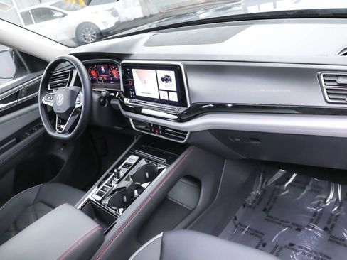 Used 2025 Volkswagen Atlas Peak Edition SE image 28