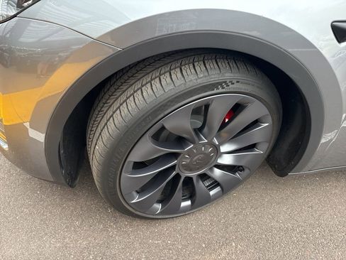 Used 2024 Tesla Model Y Performance image 3