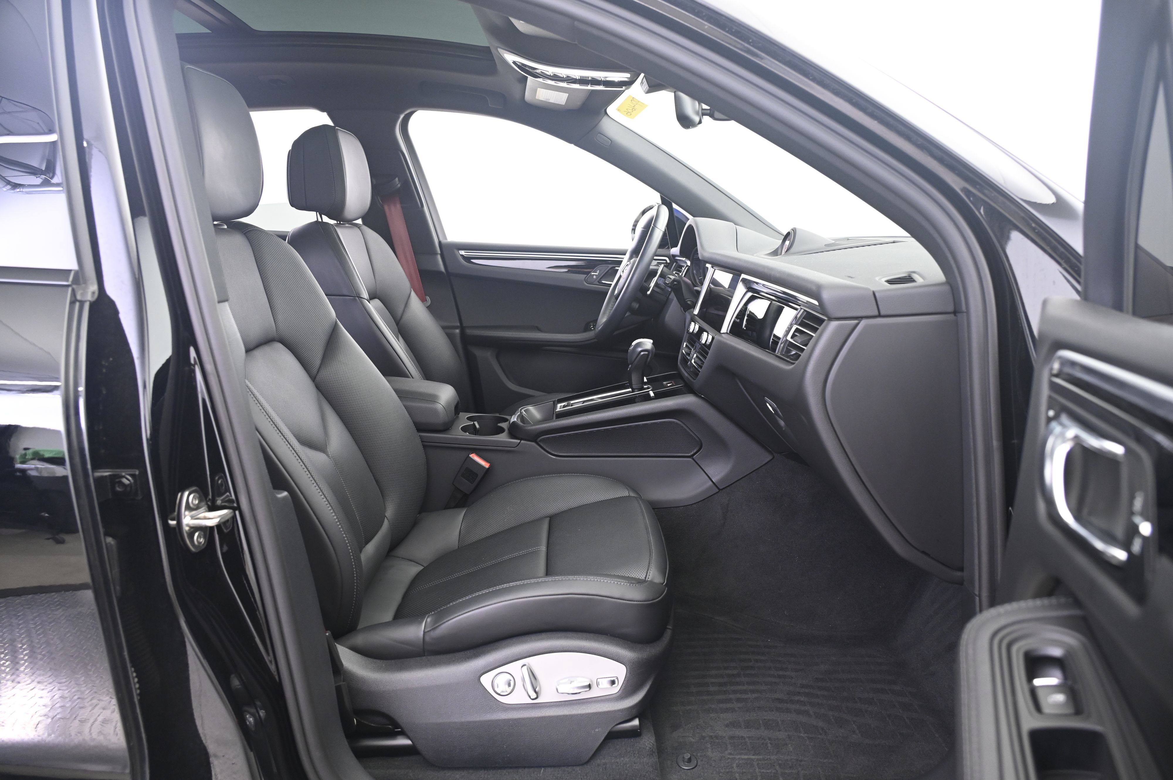 Certified 2023 Porsche Macan S AWD/4WD image 23