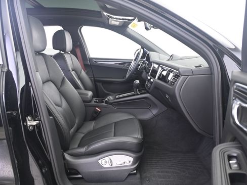 Used 2023 Porsche Macan S AWD/4WD image 23