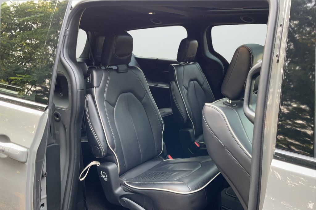 Used 2025 Chrysler Pacifica Limited FWD image 20