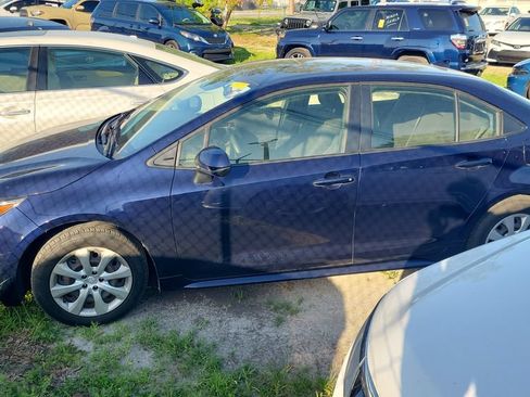 Used 2021 Toyota Corolla LE FWD image 1