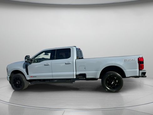 New 2026 Ford F350 Lariat w/ Black Appearance Package image 16