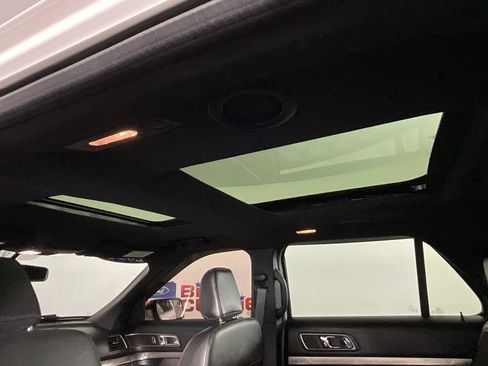 Used 2018 Ford Explorer XLT w/ Equipment Group 202A image 21
