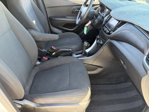 Certified 2022 Chevrolet Trax LS AWD/4WD image 12
