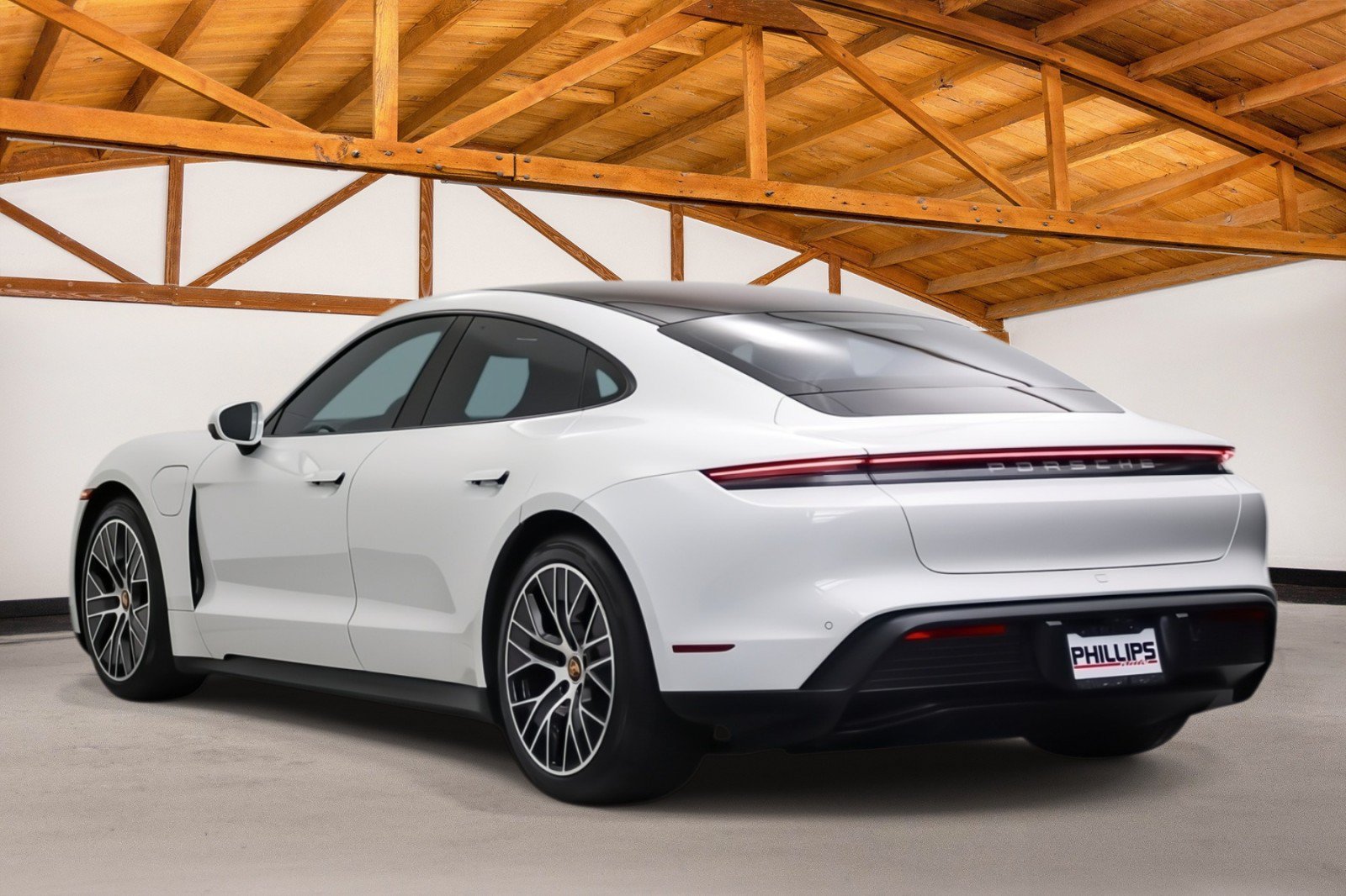 Used 2022 Porsche Taycan RWD image 3