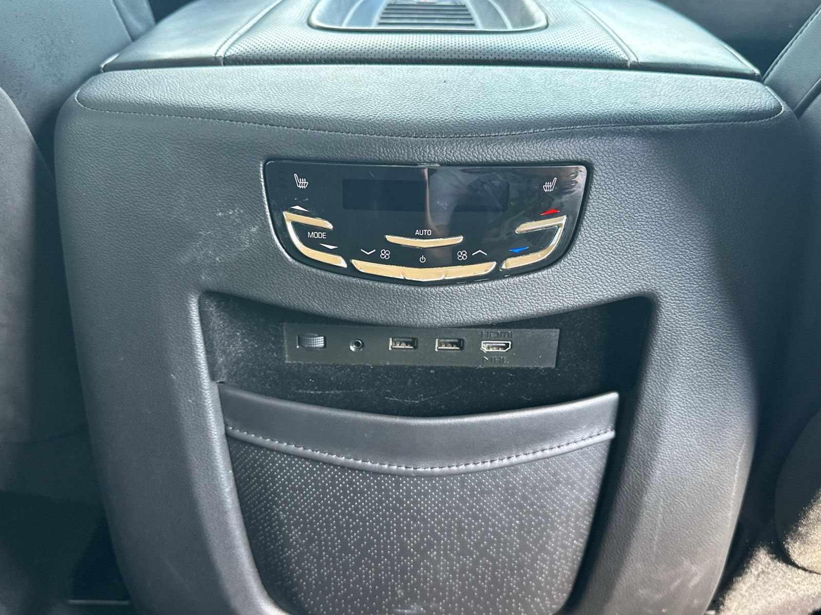 Used 2019 Cadillac Escalade ESV Platinum AWD/4WD image 34