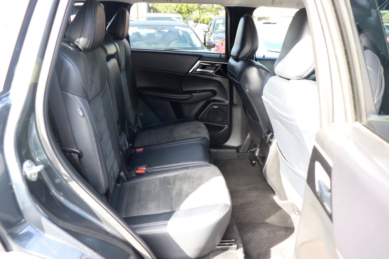 Used 2025 Mitsubishi Outlander SE FWD image 14
