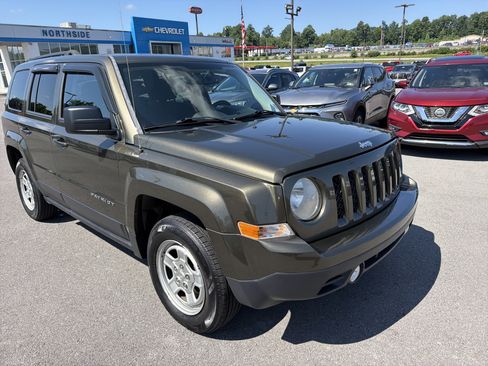 Used 2016 Jeep Patriot Sport w/ Power Value Group AWD/4WD image 3