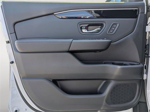 New 2025 Honda Pilot Touring image 22