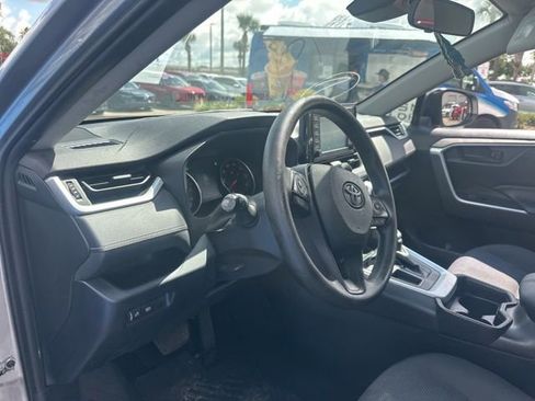 Used 2019 Toyota RAV4 LE FWD image 14