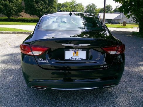 Used 2017 Chrysler 200 Limited Platinum FWD image 4