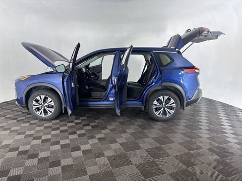 Used 2022 Nissan Rogue SV image 11