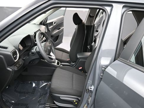 Certified 2026 Hyundai Venue SE FWD image 12